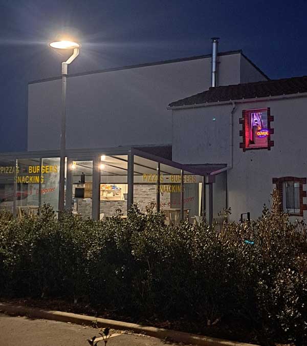 Pizzabel' extérieur de nuit